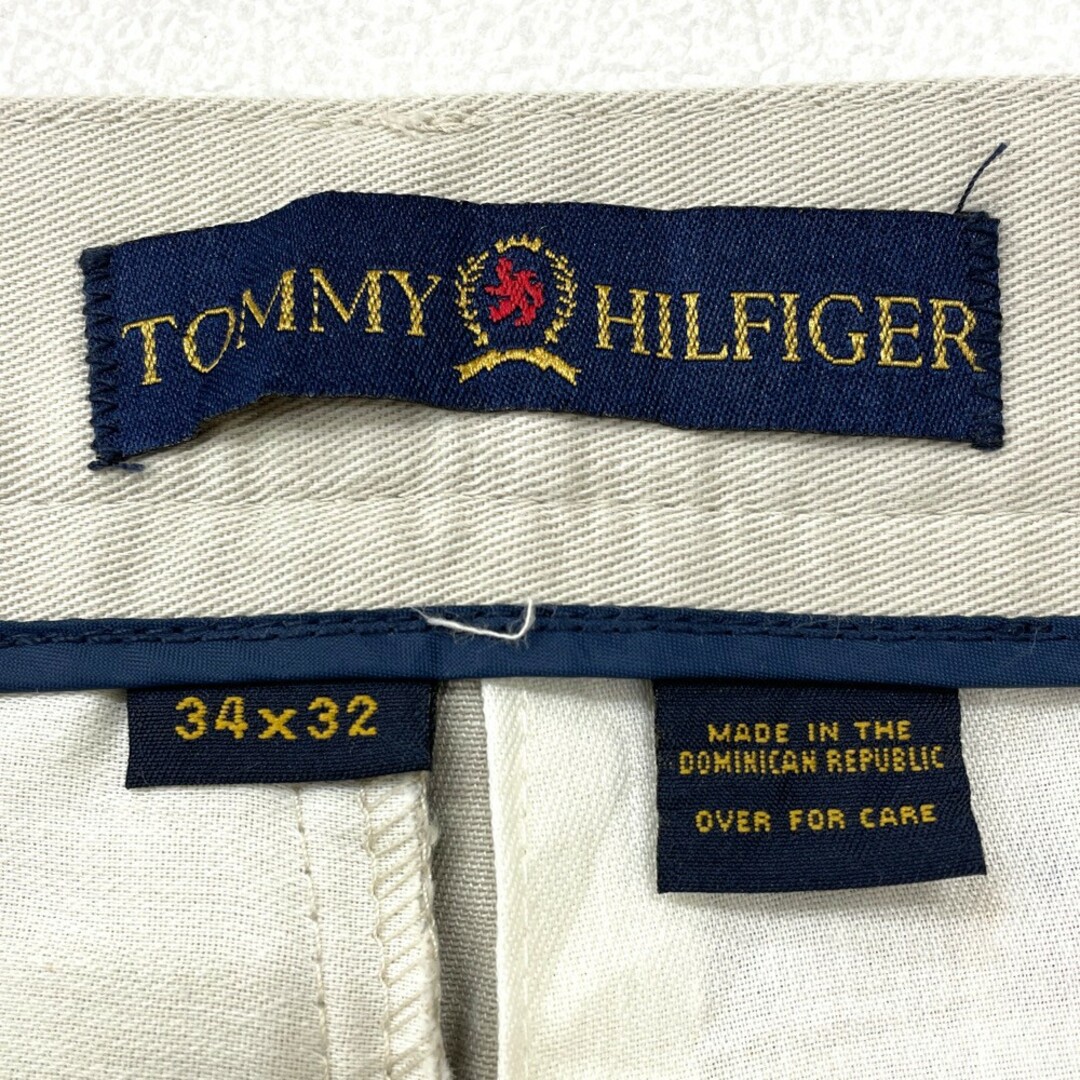TOMMY HILFIGER(トミーヒルフィガー)のトミー ヒルフィガー TOMMY HILFIGER チノパンツ ツータック ロゴ ワンポイント 刺繍 サイズ：W34 L31.5 ライトベージュ古着 【中古】 メンズのスーツ(スラックス/スーツパンツ)の商品写真