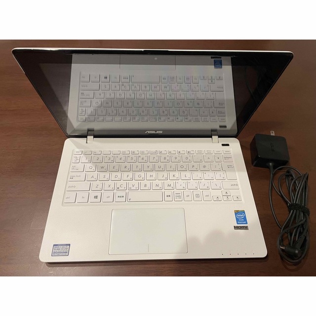 ノートパソコン　ASUS X200CA