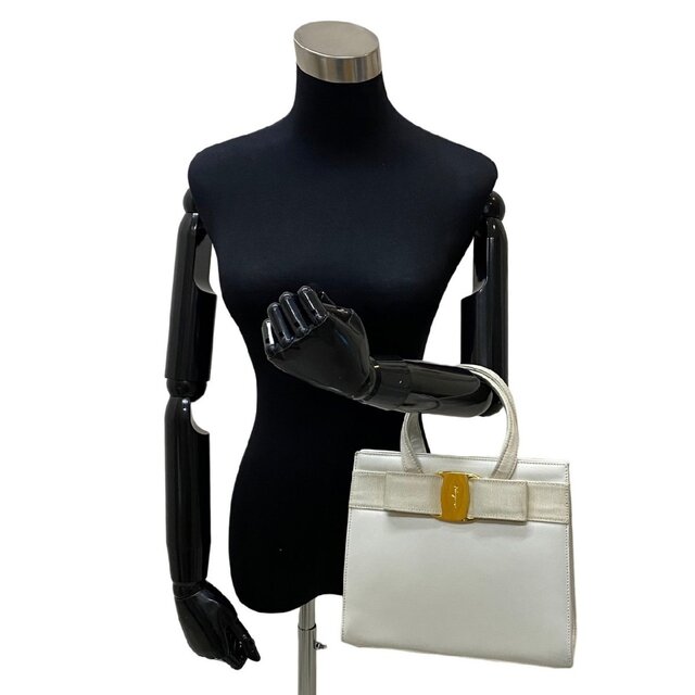 美品 Salvatore Ferragamo フェラガモ ヴァラリボン 金具 カーフレザー