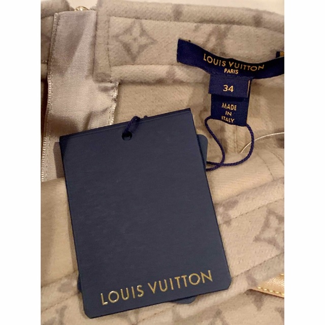 LOUIS VUITTON(ルイヴィトン)の新品ルイヴィトン　ショートラップコート32 スカート34モノグラム柄　2022  レディースのジャケット/アウター(その他)の商品写真