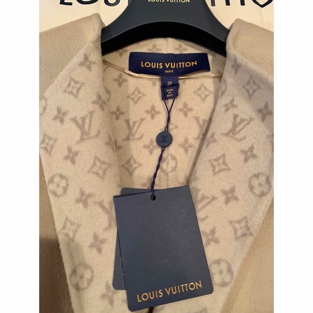 LOUIS VUITTON(ルイヴィトン)の新品ルイヴィトン　ショートラップコート32 スカート34モノグラム柄　2022  レディースのジャケット/アウター(その他)の商品写真