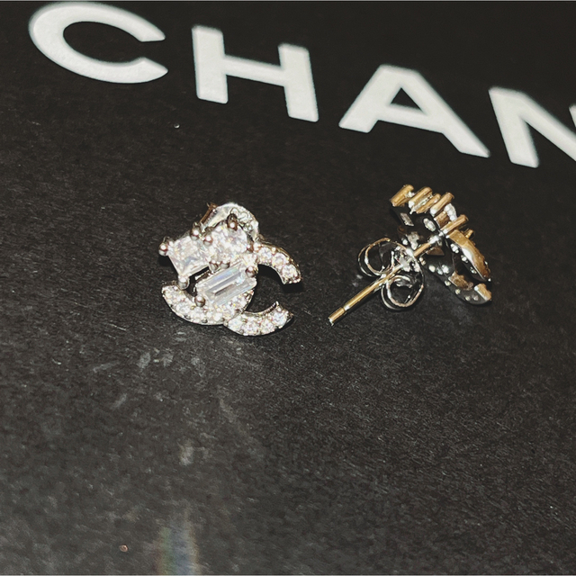 新品】シャネル 限定挟むだけ ノンホールピアス-
