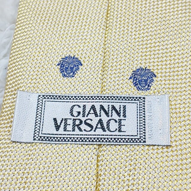 Gianni Versace(ジャンニヴェルサーチ)の【美品】GIANNI VERSACE ミニメデューサ シルクネクタイ 総柄 メンズのファッション小物(ネクタイ)の商品写真