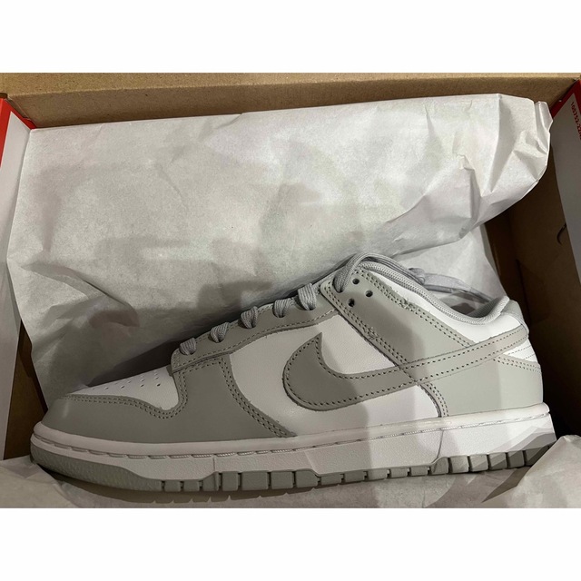 NIKE(ナイキ)のNike Dunk Low Grey Fog ナイキ ダンク ロー グレーフォグ メンズの靴/シューズ(スニーカー)の商品写真