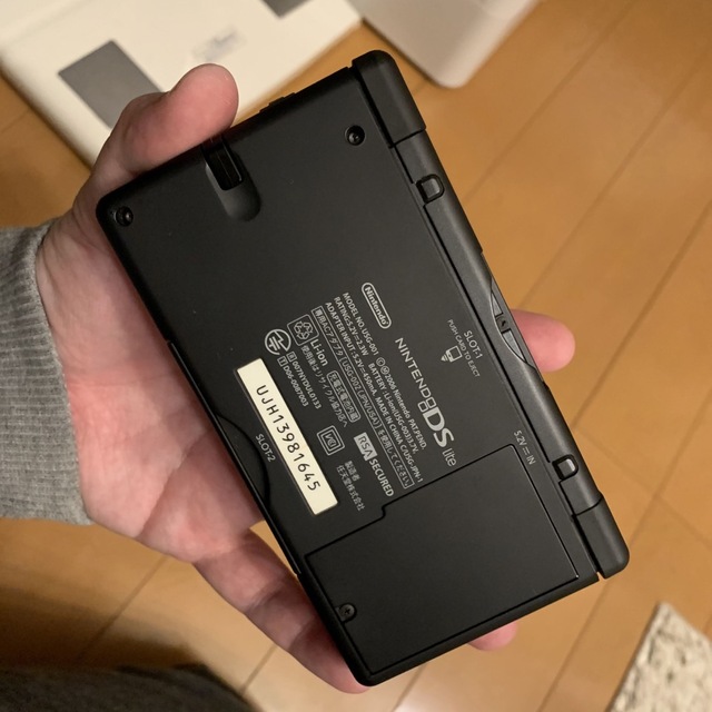 ニンテンドーDS(ニンテンドーDS)のNintendo DS Lite クリムゾンレッド エンタメ/ホビーのゲームソフト/ゲーム機本体(携帯用ゲーム機本体)の商品写真