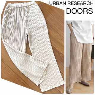 アーバンリサーチドアーズ(URBAN RESEARCH DOORS)の【タグ付新品】DOORS プリーツカットイージーパンツ(カジュアルパンツ)