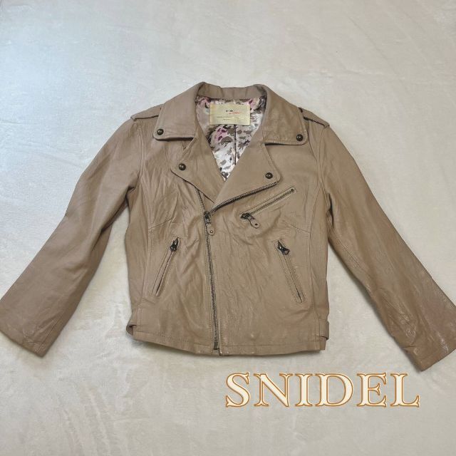 SNIDEL(スナイデル)の美品【Snidel】スナイデル　羊革　レザージャケット　ベージュピンク レディースのジャケット/アウター(ライダースジャケット)の商品写真