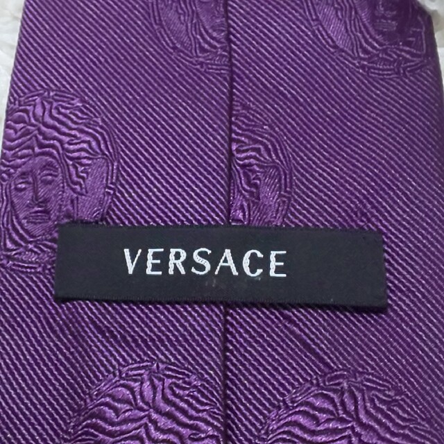 VERSACE(ヴェルサーチ)の【極希少】VERSACE シルクネクタイ サークルメデューサ 裏地シャドーロゴ メンズのファッション小物(ネクタイ)の商品写真