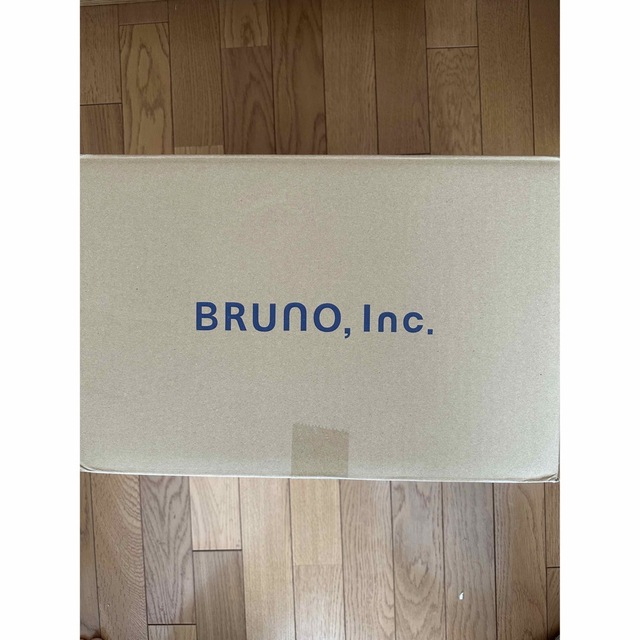 BRUNO(ブルーノ)の【Bruno】新品　未使用　Brunoオーバルホットプレート　ホワイト スマホ/家電/カメラの調理家電(ホットプレート)の商品写真