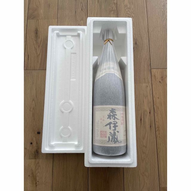 森伊蔵　1800ml 芋焼酎　送料込み 食品/飲料/酒の酒(焼酎)の商品写真