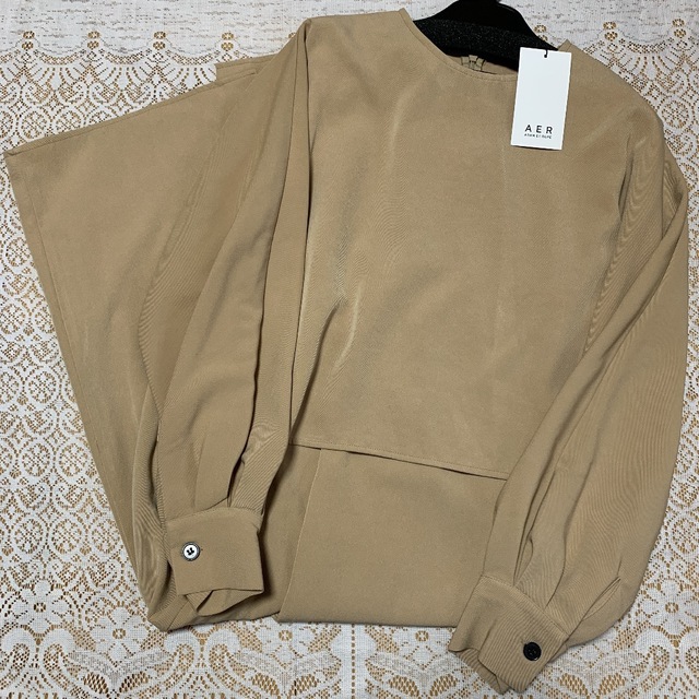 ADAM ET ROPE' ・ベージュ ドルマントップス×ワンピース