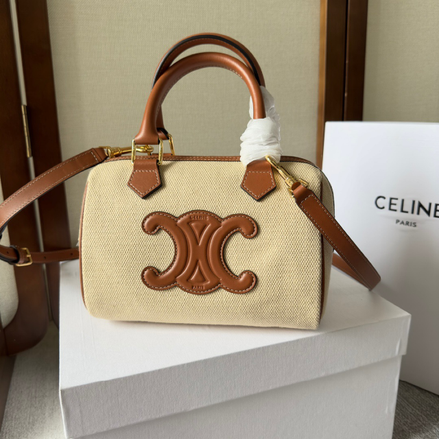 限定価格セール!】 celine - 早い者勝ち!セリーヌ トリオンフ
