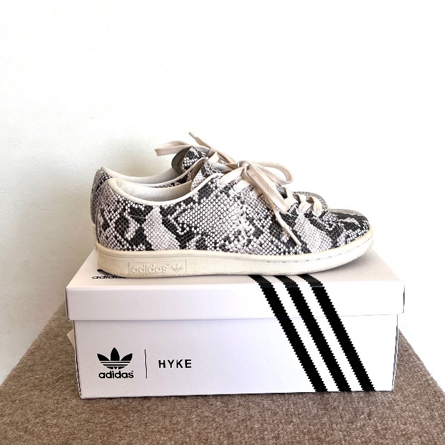 HYKE(ハイク)のadidas by HYKE AOH001 PYTHON　パイソン柄 スニーカー レディースの靴/シューズ(スニーカー)の商品写真