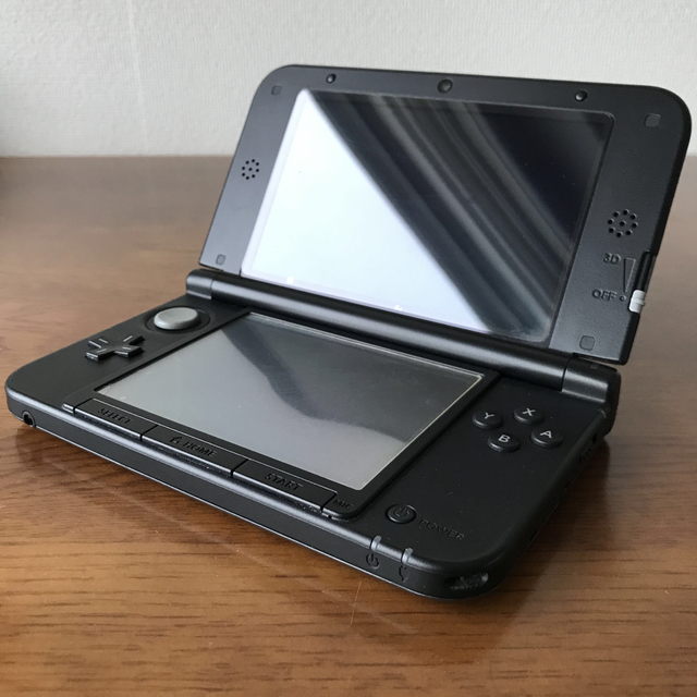 Nintendo 3DS LL 1