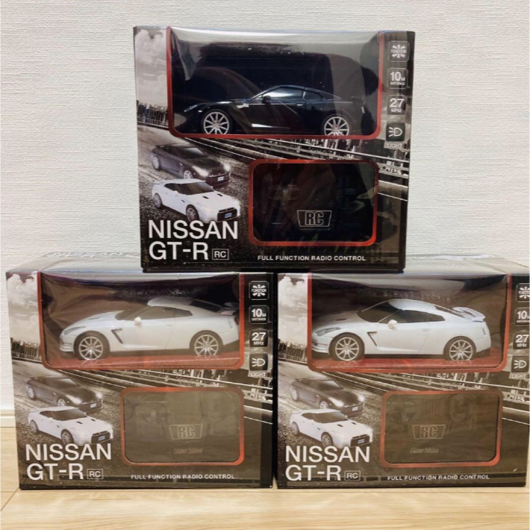 日産(ニッサン)の新品・未開封！　日産 スカイライン GT-R  ラジコン 全2色　4個セット エンタメ/ホビーのおもちゃ/ぬいぐるみ(ホビーラジコン)の商品写真