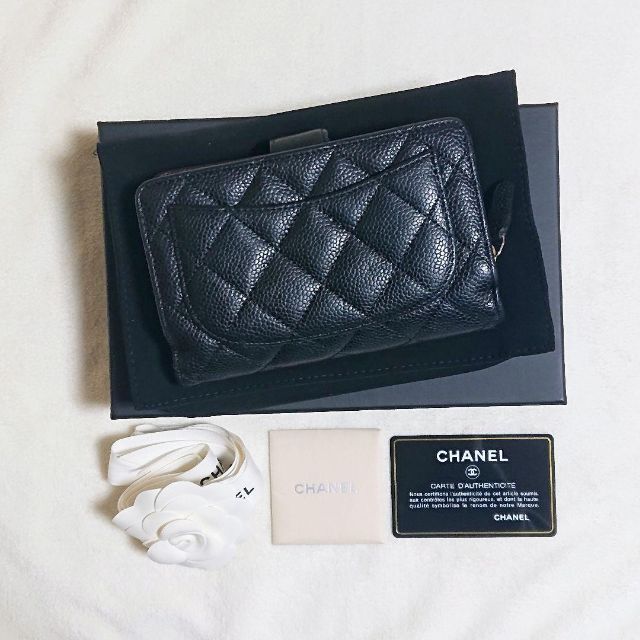 美品】CHANEL キャビアスキン マトラッセ 2つ折り ミディアム
