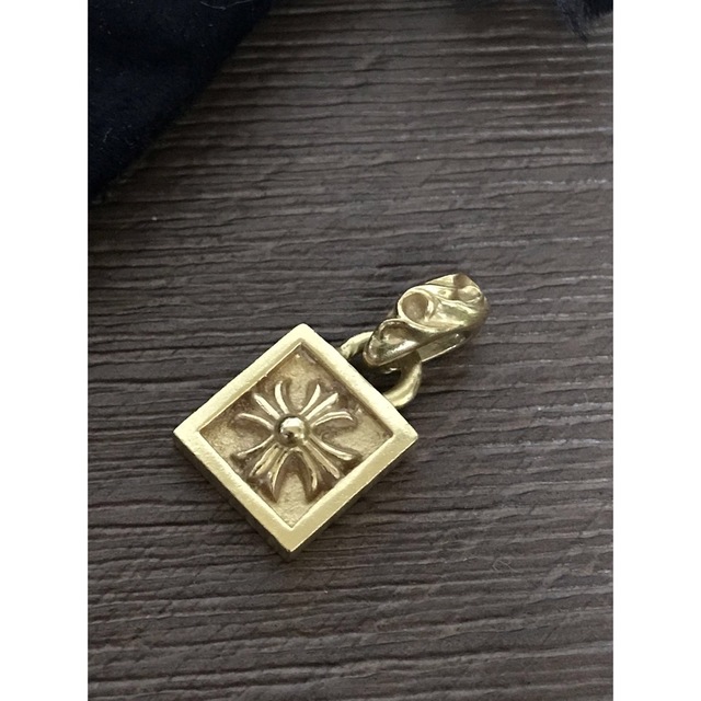 Chrome Hearts(クロムハーツ)のクロムハーツ 22K フレームド ペンダント CHプラス  メンズのアクセサリー(ネックレス)の商品写真