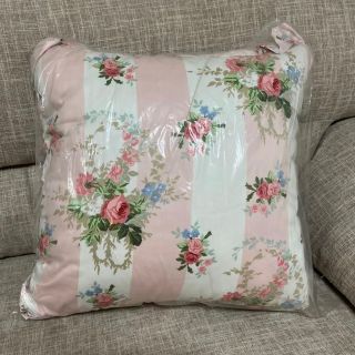 桜 印 専用です☆ローラアシュレイアルバティーンクッション フェザー ...