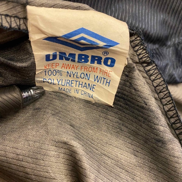 UMBRO(アンブロ)の【ゆるダボ】UMBROアンブロ ビッグロゴ ナイロンジャケット L メンズのジャケット/アウター(ナイロンジャケット)の商品写真