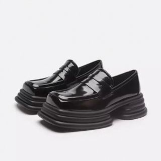 ザラ(ZARA)のエナメルスクエアトゥーローファー 24.5〜25cm 厚底 韓国(ローファー/革靴)