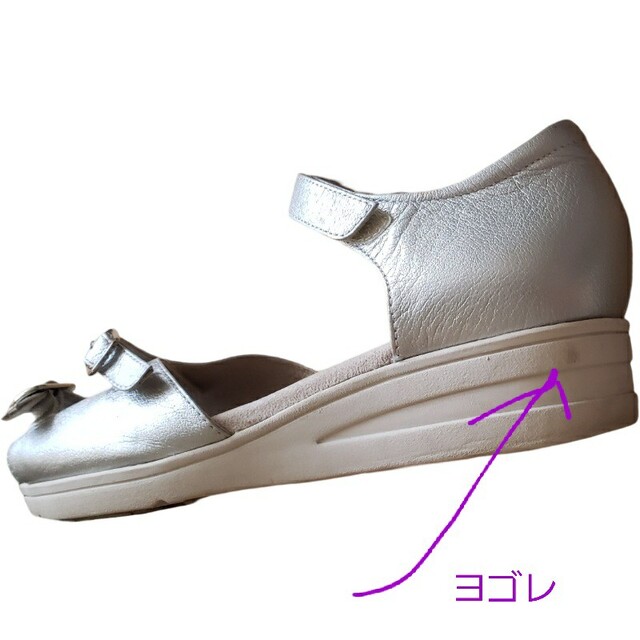 Pedala（asics）(ペダラ)の美品　pedala  ホッソリしたシルバーカラーのコンフォートパンプス レディースの靴/シューズ(ハイヒール/パンプス)の商品写真
