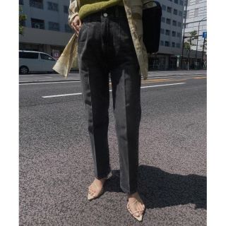 アメリヴィンテージ(Ameri VINTAGE)のCENTER PRESS TAPERED DENIM Ameri ブラックデニム(デニム/ジーンズ)