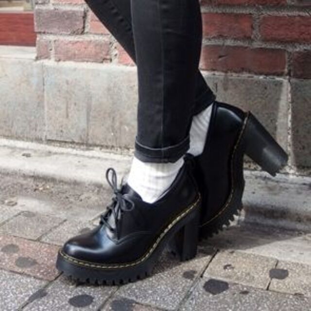 Dr.Martens(ドクターマーチン)のDr.Martens SALOME UK5 黒 厚底 チャンキーヒール   レディースの靴/シューズ(ローファー/革靴)の商品写真