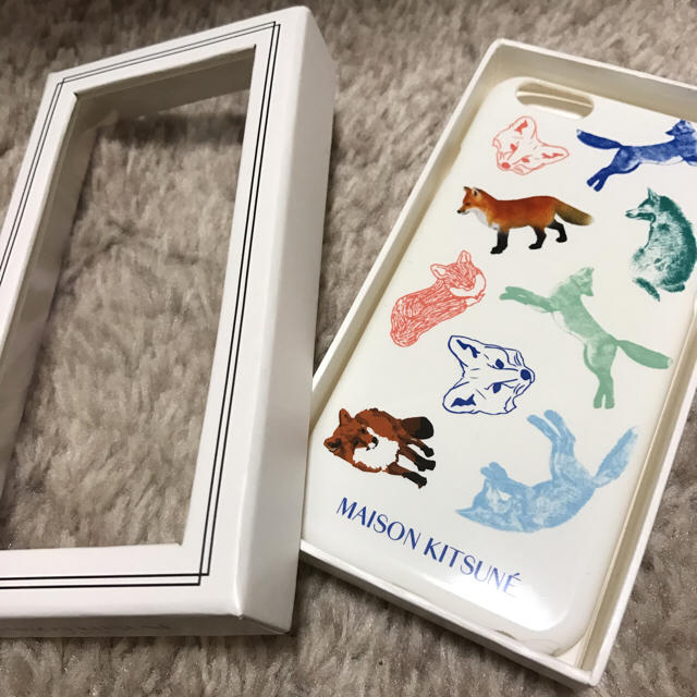 MAISON KITSUNE'(メゾンキツネ)のMAISON KITSUNE iPhoneケース スマホ/家電/カメラのスマホアクセサリー(iPhoneケース)の商品写真