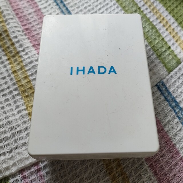 IHADA(イハダ)のイハダ　薬用フェイスプロテクトパウダー コスメ/美容のベースメイク/化粧品(フェイスパウダー)の商品写真