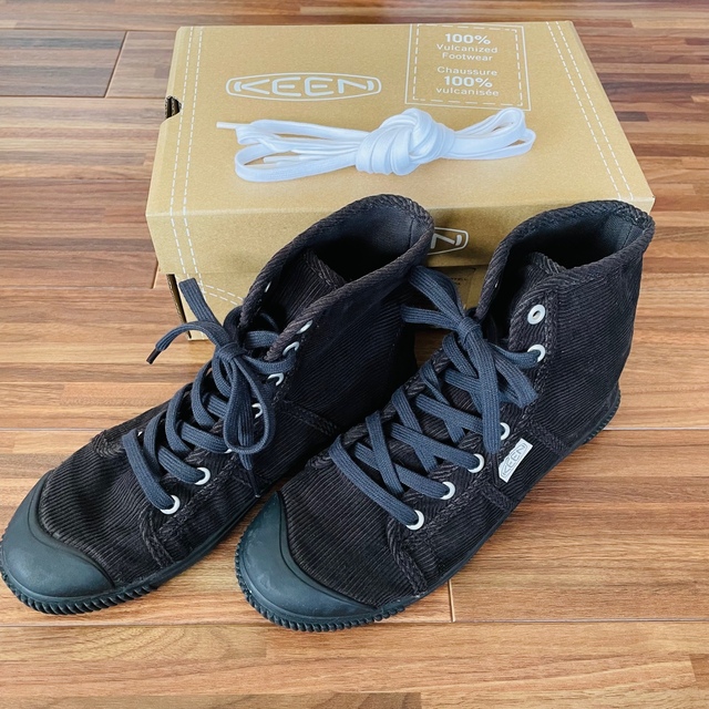 KEEN(キーン)スニーカー レディース 24cm 美品 靴紐付き(ベージュ)