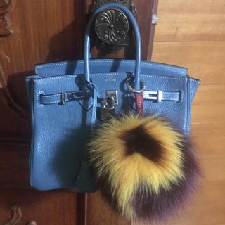 フェンディ(FENDI)の早い者勝ち！一点のみ入荷！イニシャルファーチャーム！バッグチャーム！ピコ太郎P(バッグチャーム)