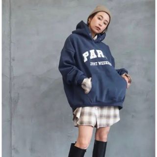 アングリッド(Ungrid)のPARISビッグフーディ NAVY 新品　試着のみ パーカー(パーカー)