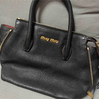 ミュウミュウ(miumiu)のmiu miu ミュウミュウ　バッグ(ハンドバッグ)