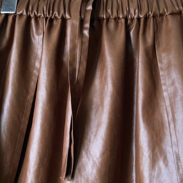 LUCA(ルカ)のルカ⭐️フェイクレザーロングギャザータックスカート新品タグ付き レディースのスカート(ロングスカート)の商品写真