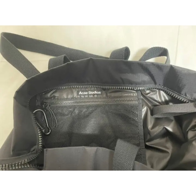 Acne Studios(アクネストゥディオズ)の「美品」 アクネロゴプレート付きトートバッグ ブラック 大容量 レディースのバッグ(トートバッグ)の商品写真