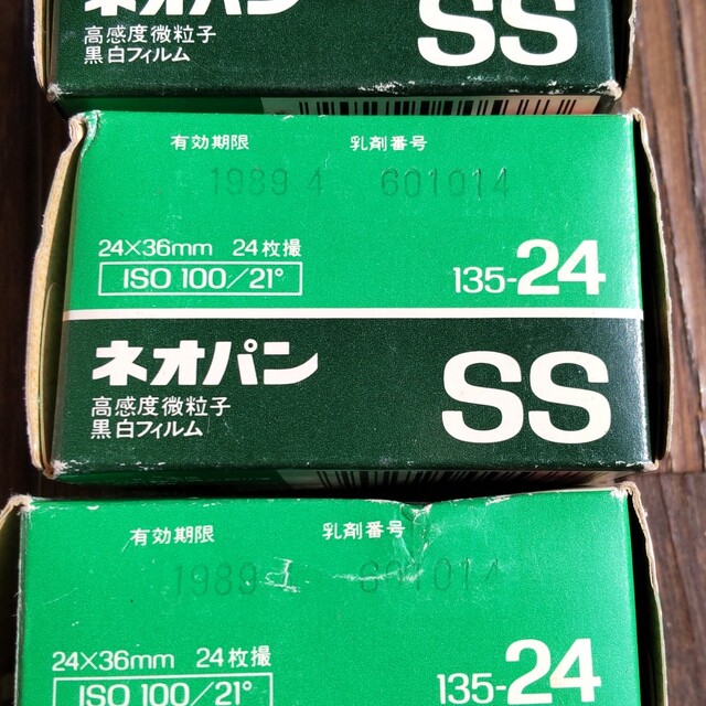 富士フイルム(フジフイルム)の白黒フィルム　ネオパンSS スマホ/家電/カメラのカメラ(フィルムカメラ)の商品写真