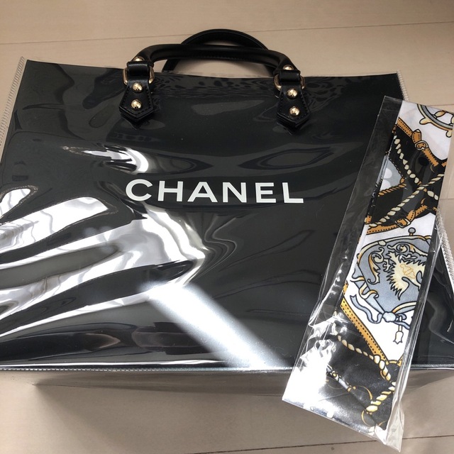 クリアバッグとシャネルショッパー　CHANEL レディースのバッグ(ショップ袋)の商品写真
