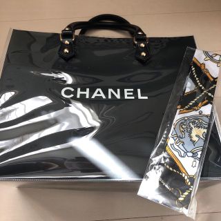 クリアバッグとシャネルショッパー　CHANEL(ショップ袋)