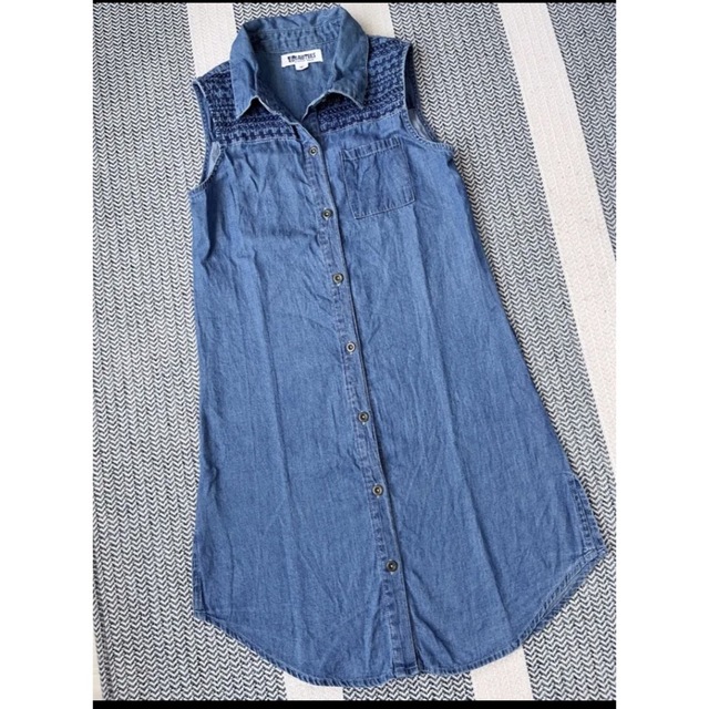 美品◆ノースリーブデニムシャツワンピース キッズ/ベビー/マタニティのキッズ服女の子用(90cm~)(ワンピース)の商品写真