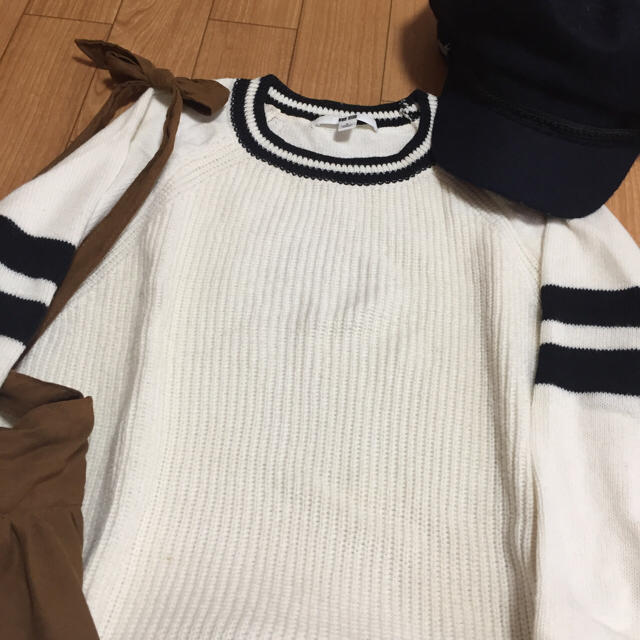 UNIQLO(ユニクロ)のライン入りニット レディースのトップス(ニット/セーター)の商品写真