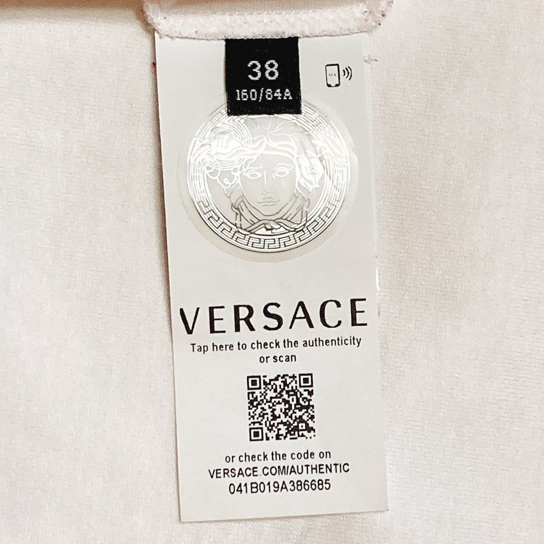 VERSACE(ヴェルサーチ)のヴェルサーチ　カラフルメデューサロゴTシャツ　サイズ36 ホログラムタグ有正規品 メンズのトップス(Tシャツ/カットソー(半袖/袖なし))の商品写真