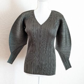 プリーツプリーズイッセイミヤケ(PLEATS PLEASE ISSEY MIYAKE)のVネック長袖　カーキ☓ブルーグリーン(カットソー(長袖/七分))