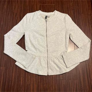 エイチアンドエム(H&M)のH&M ぺプラムパーカー　アイスグレー　美品♡(パーカー)