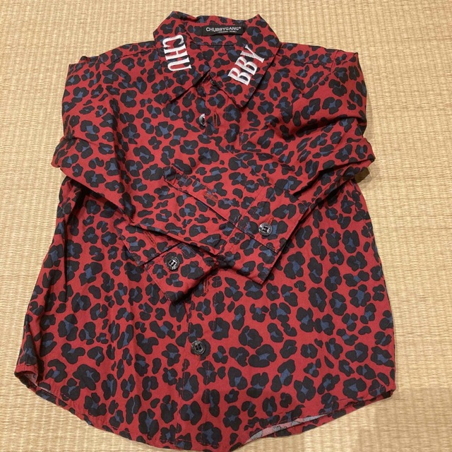 CHUBBYGANG(チャビーギャング)のシャツ　ヒョウ柄　赤色　キッズ キッズ/ベビー/マタニティのキッズ服男の子用(90cm~)(Tシャツ/カットソー)の商品写真