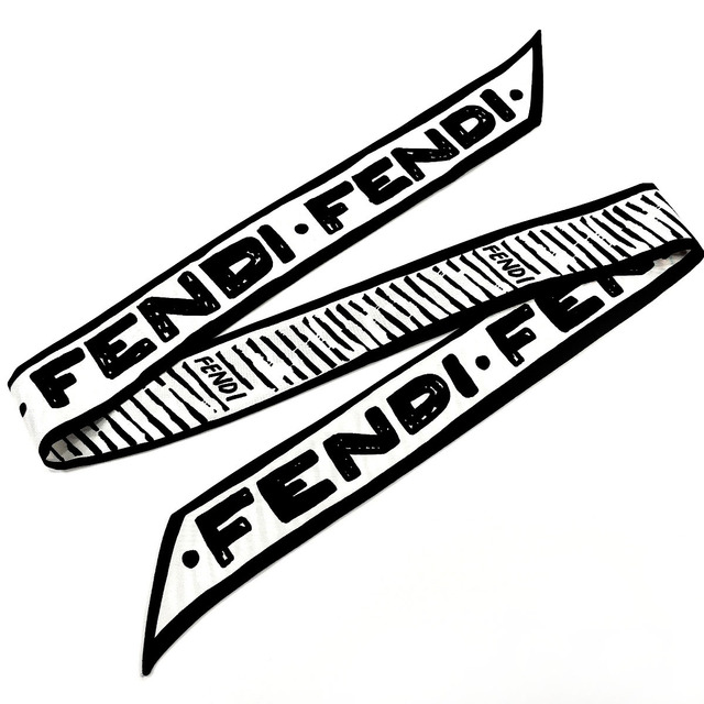 FENDI(フェンディ)のフェンディ スカーフ ラッピー　  FXT011 ホワイト レディースのファッション小物(バンダナ/スカーフ)の商品写真