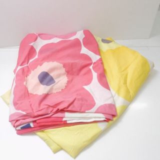 マリメッコ(marimekko)のmarimekko マリメッコ Unikko ウニッコ シングルカバー（レッド＆イエロー） 2点 約140cm×200cm コットン100％ セット シーツ 布団 寝具 北欧 インテリア レディース AU1229A17(シーツ/カバー)