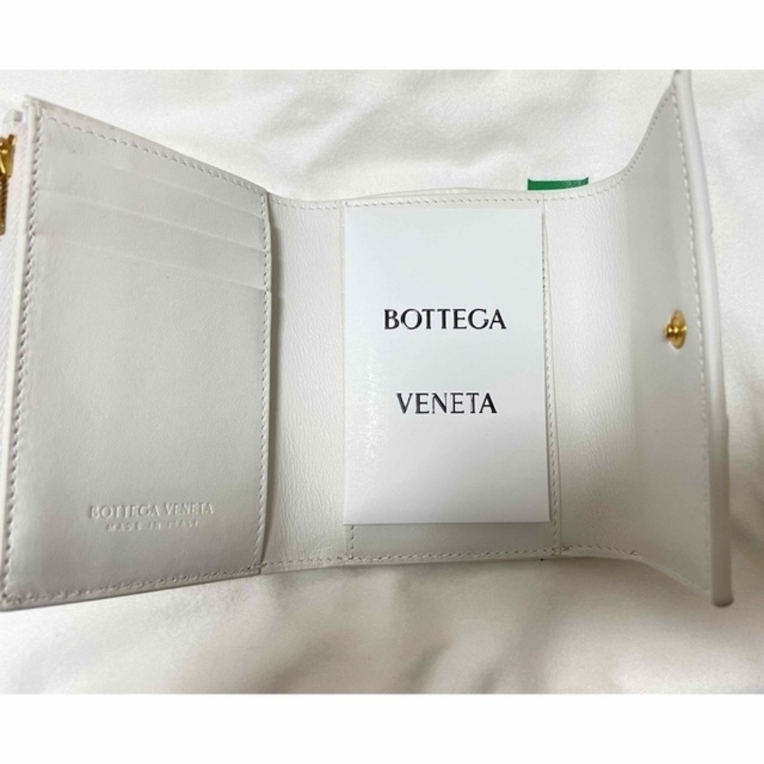 新品BOTTEGA VENETA 財布　カセット 三つ折りファスナーウォレット