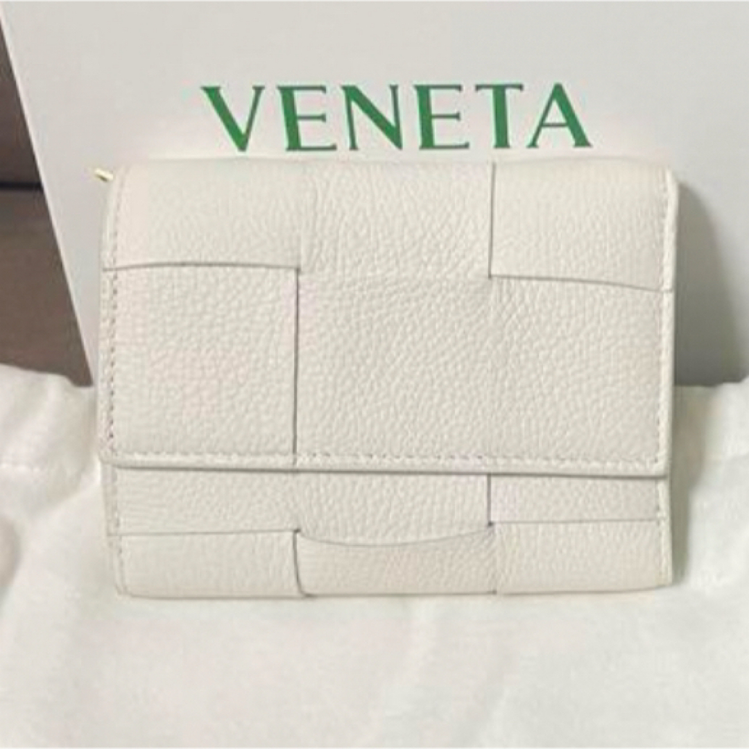 新品BOTTEGA VENETA 財布　カセット 三つ折りファスナーウォレット