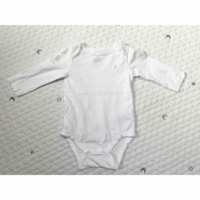 GAP(ギャップ)のGAPくまボディスーツ2枚ブラナンベアボディシャツ キッズ/ベビー/マタニティのベビー服(~85cm)(肌着/下着)の商品写真