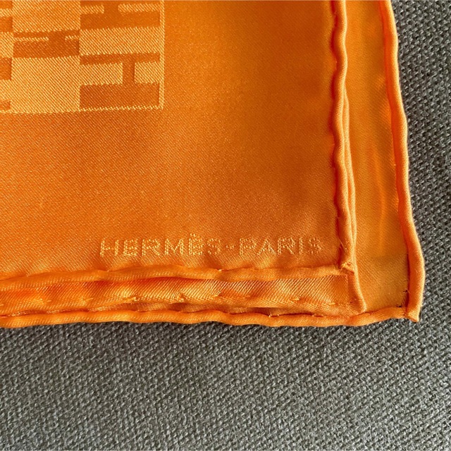 超美品‼️エルメスHERMESポケットチーフグランHハンカチ 宅配